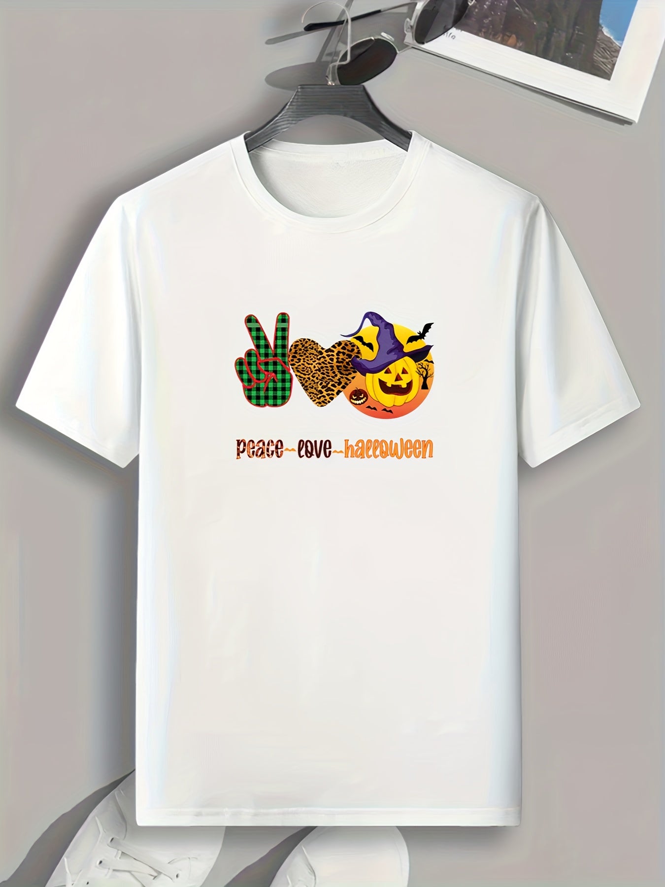 PEACE LOVE HALLOWEEN Men's Graphic T-shirt