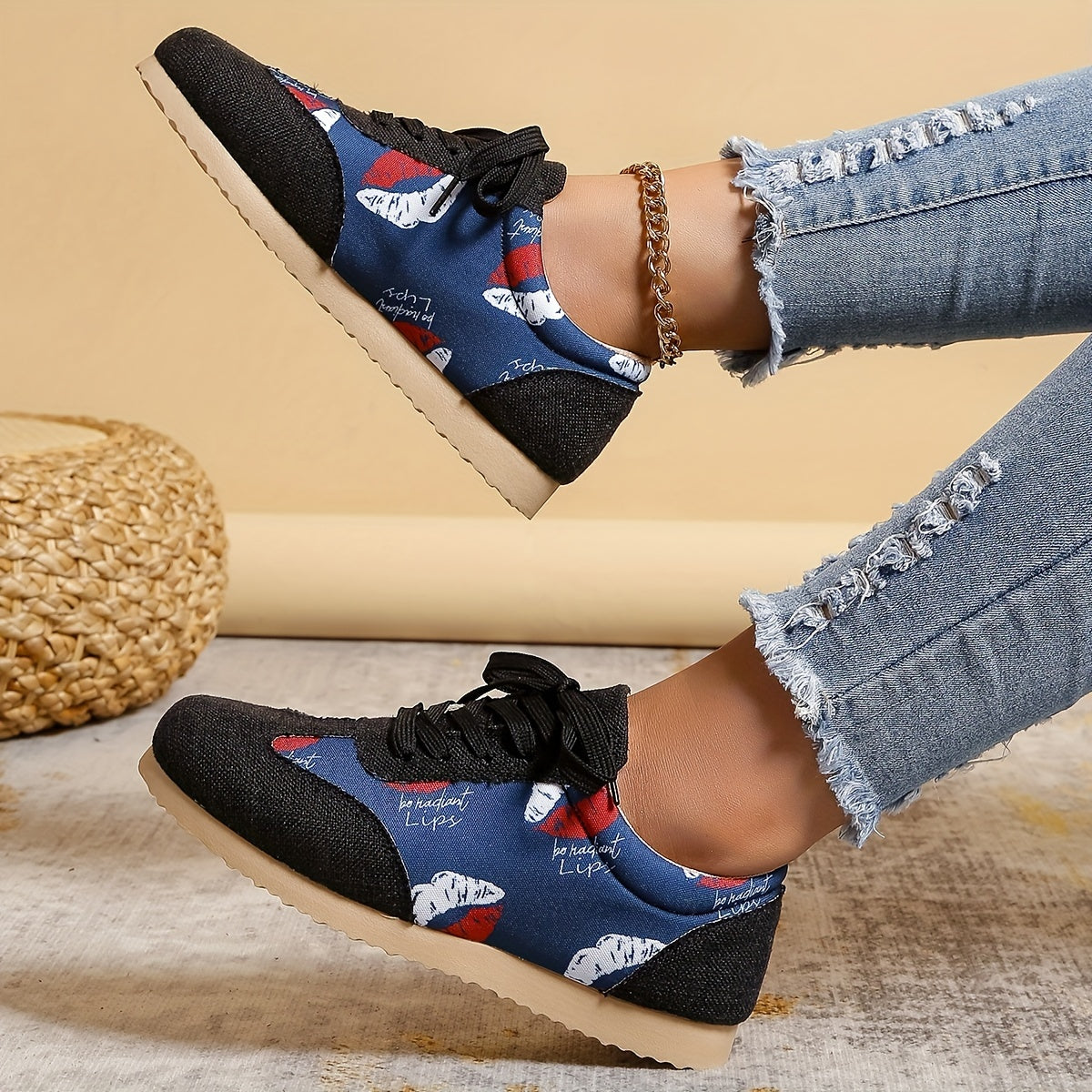 Women's Lips Pattern Sneakers Casual Lace Up Low Top Shoes