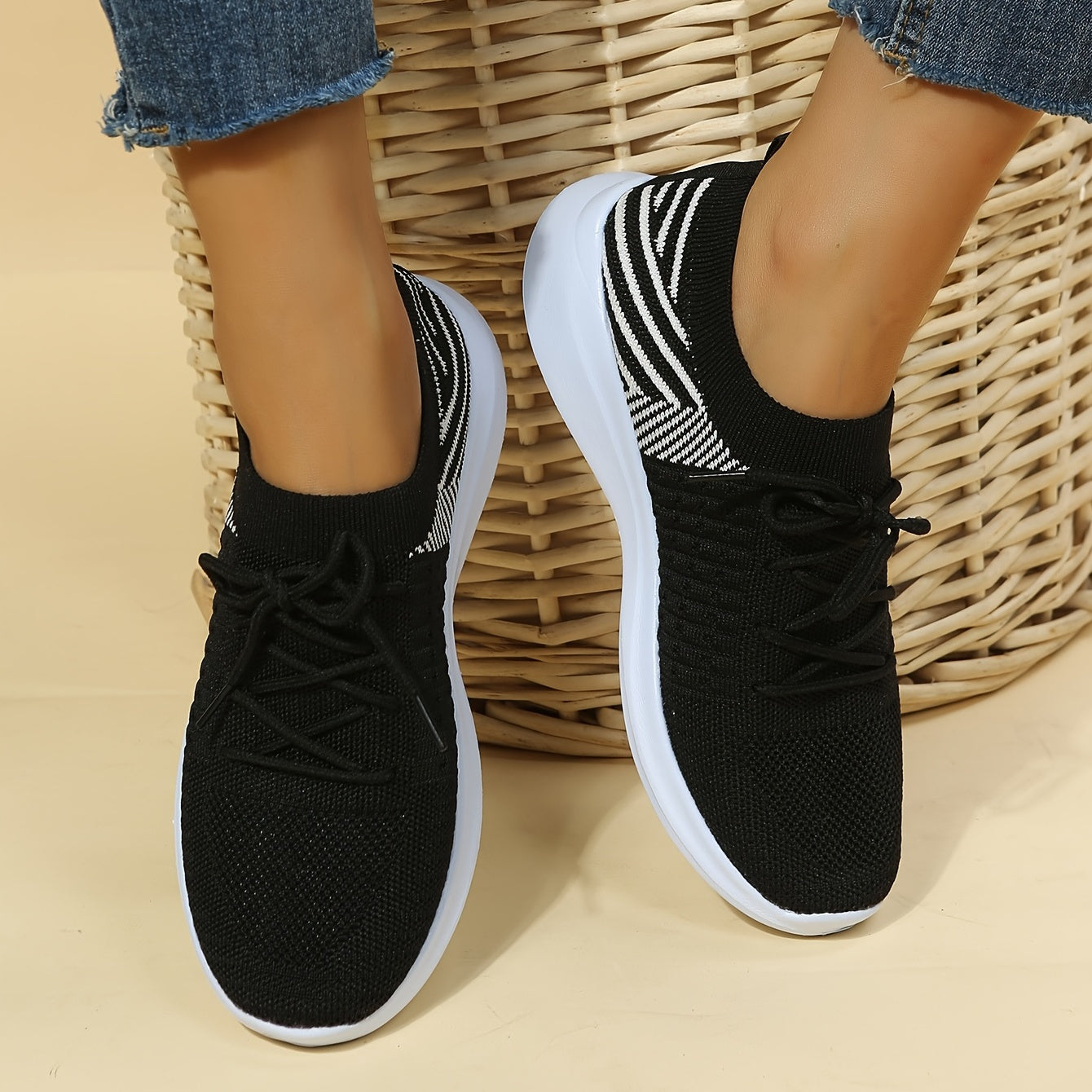 Women's Lightweight Mesh Sneakers Lace Up Running Shoes