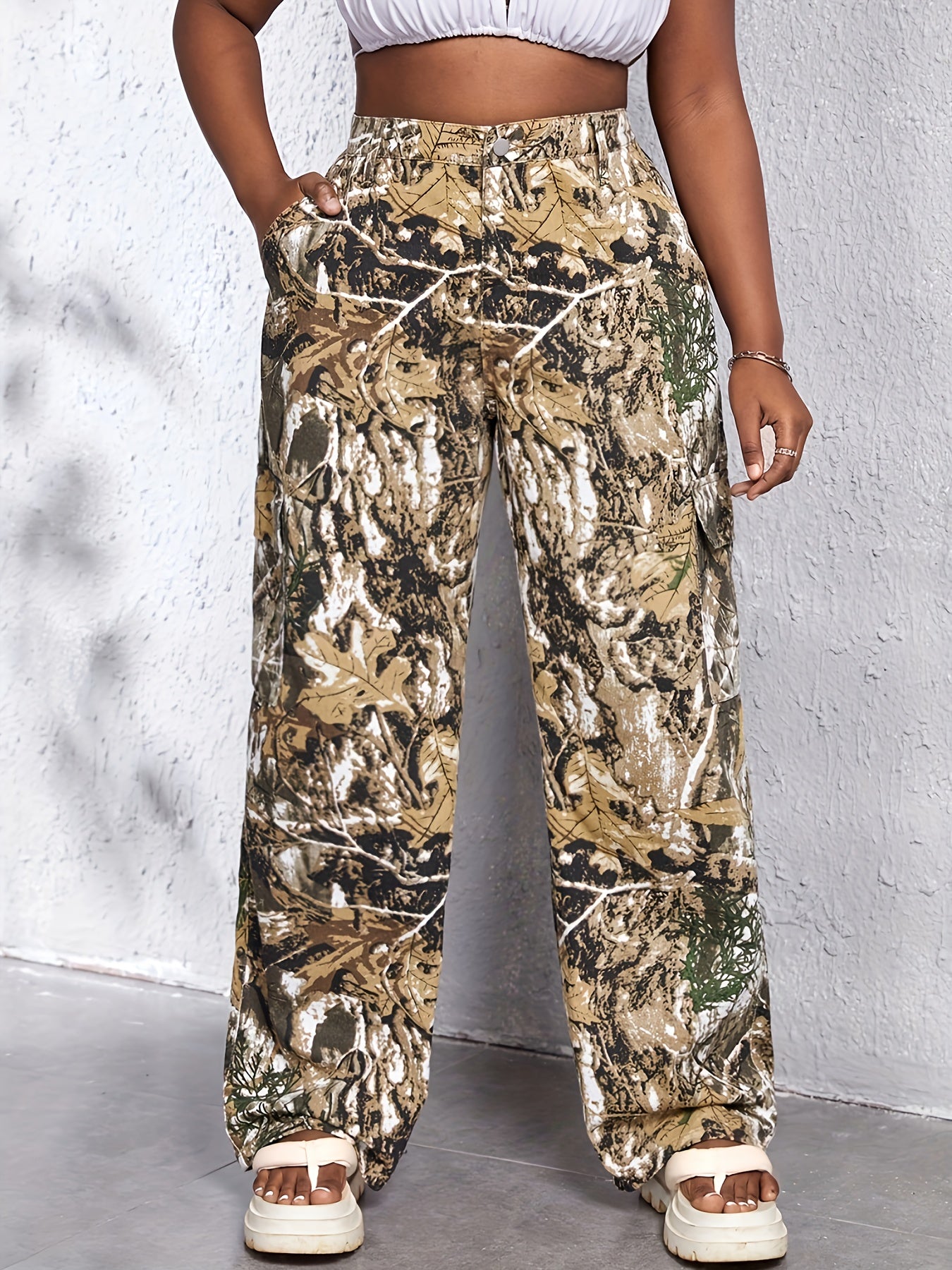 Plus Leaf Print High Rise Wide Leg Cargo Jeans With Pockets