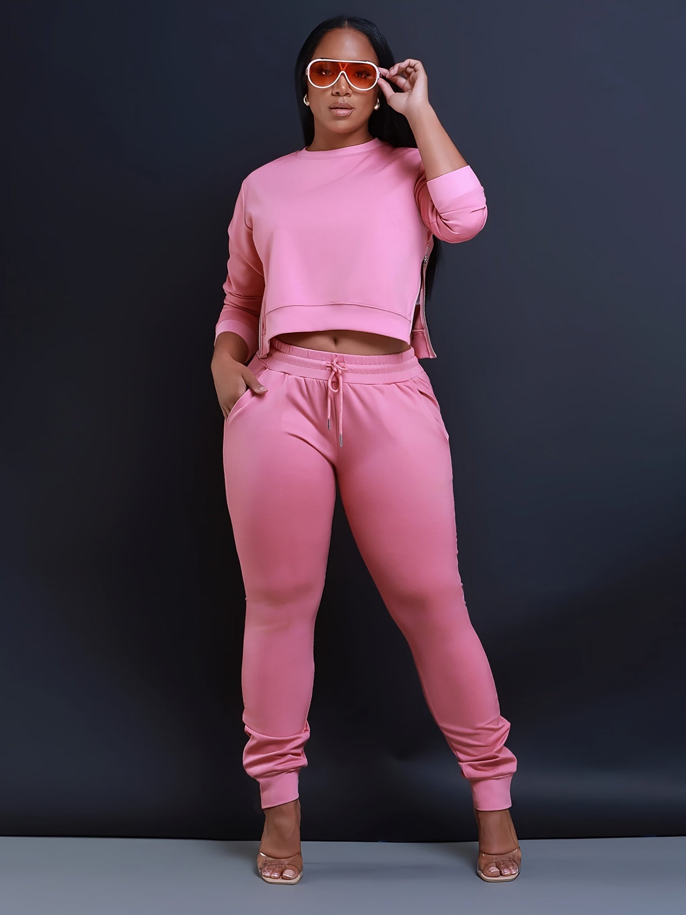 Women's Plus Size Round Neck Crop Sweatshirt & Jogger Sweatpants Set