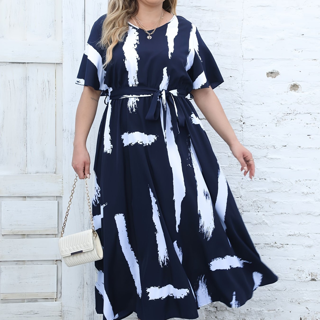 Plus Size Brush Print Short Sleeve V Neck Maxi Dress With Belt