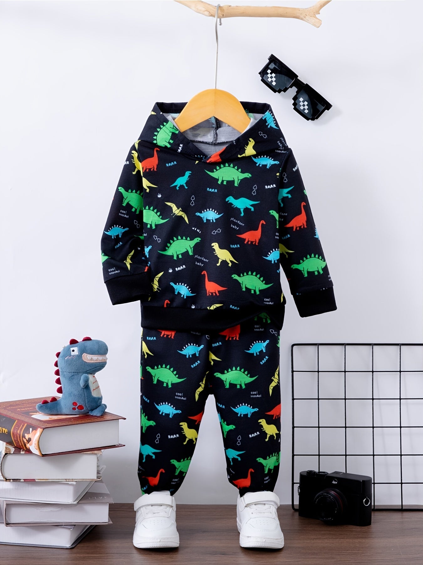 Colorful Dino Print Boy's 2pcs Sweatshirt & Sweatpants Set