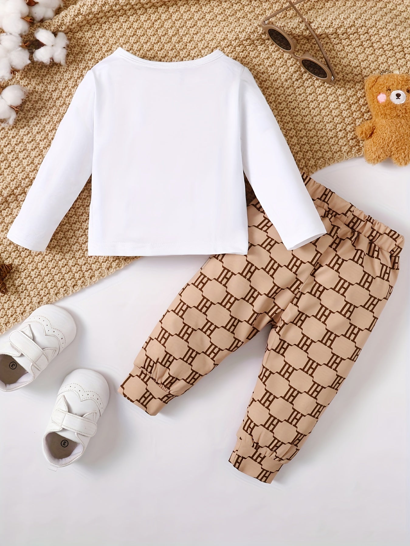 2pcs Baby Boy Bear Graphic Long-sleeved Plaid Trousers Set