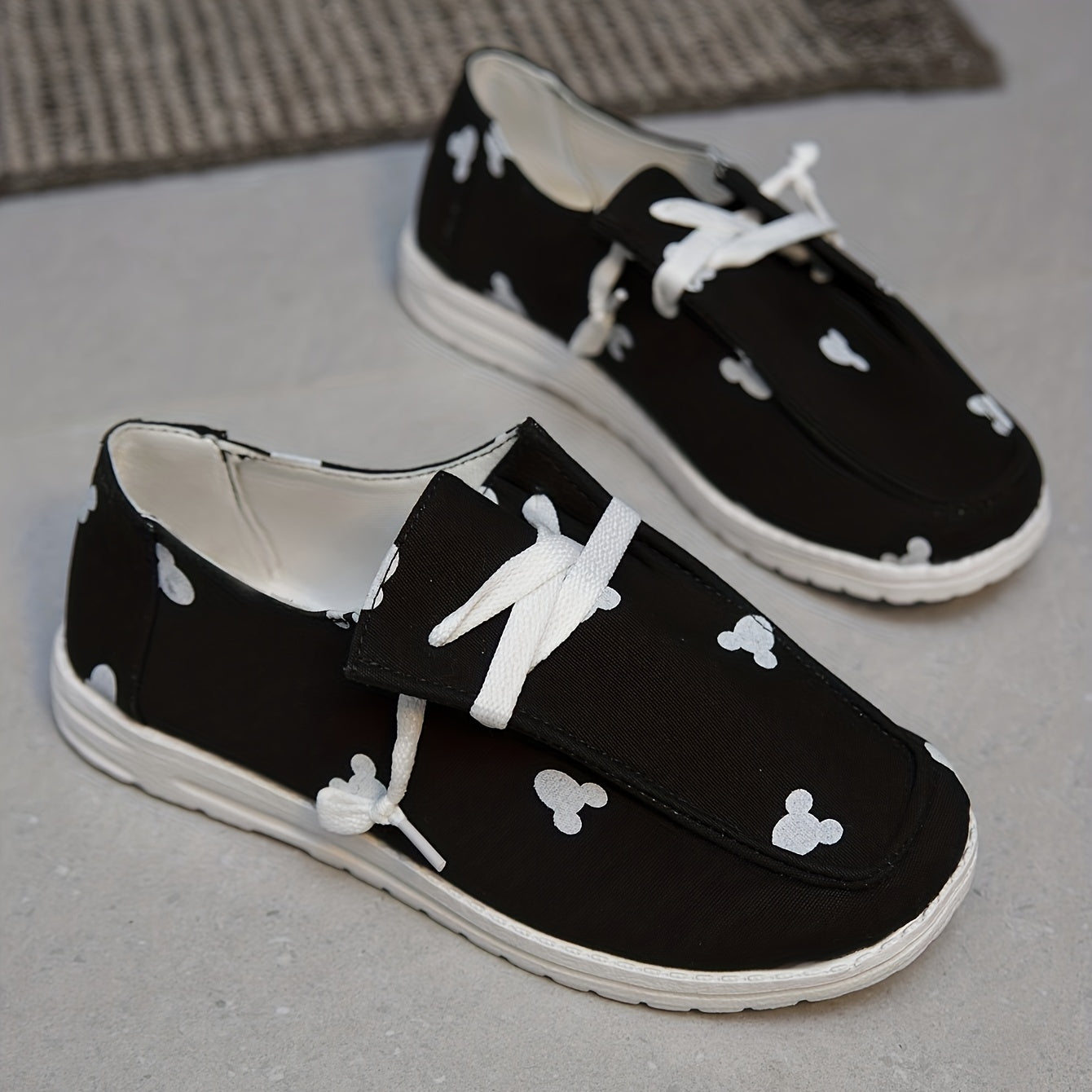 Women's Cartoon Print Canvas Shoes Lightweight Low Top Lace Up Shoes