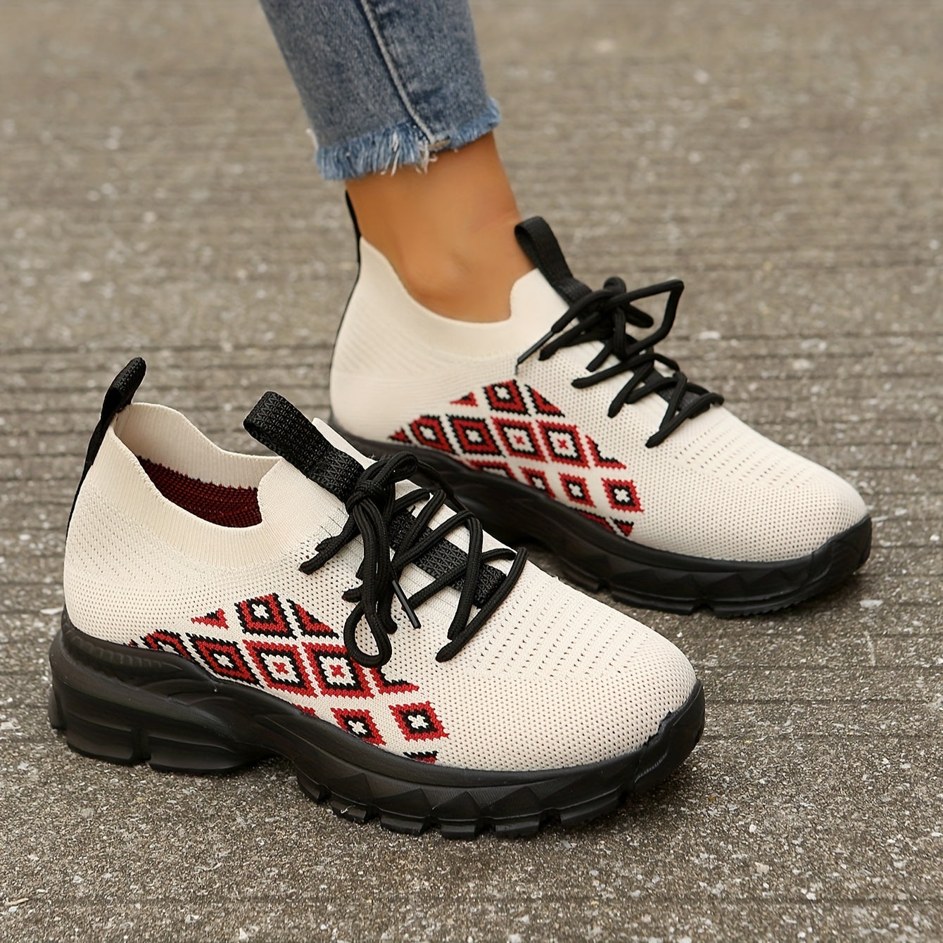 Women's Fashionable Breathable Mesh Road Running Shoes