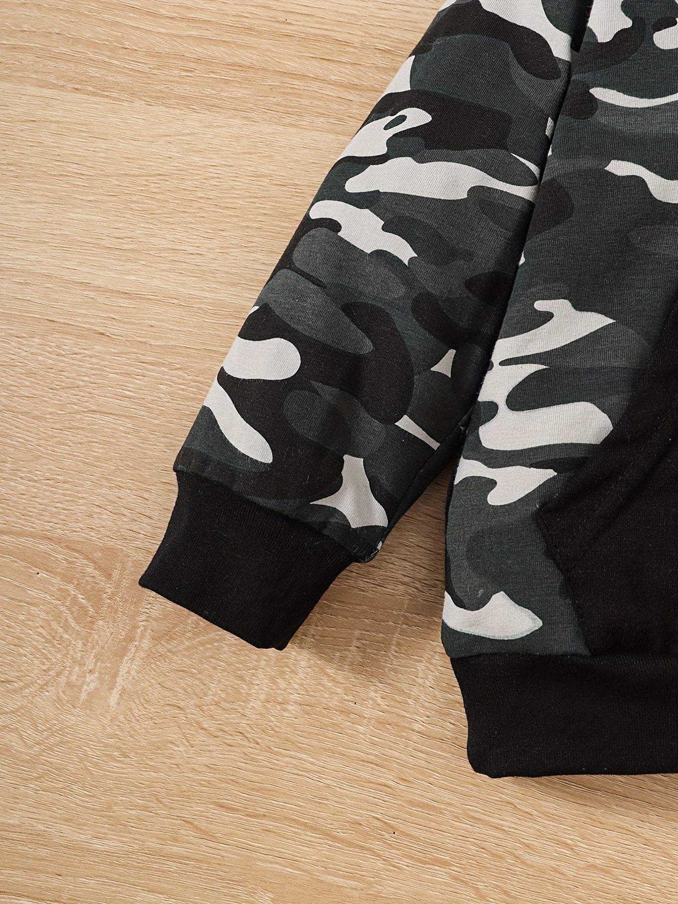 2pcs Baby Boys Camouflage Hooded Tops & Pant Set