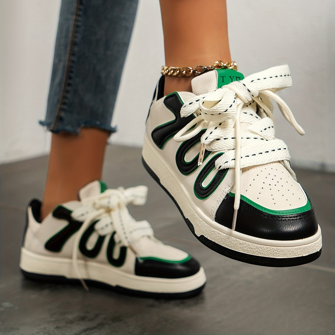 Women's Colorblock Casual Sneakers Low Round Toe Lace Up Outdoor Skate Shoes