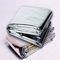 Compact Emergency Insulation Blanket for Outdoor Protection