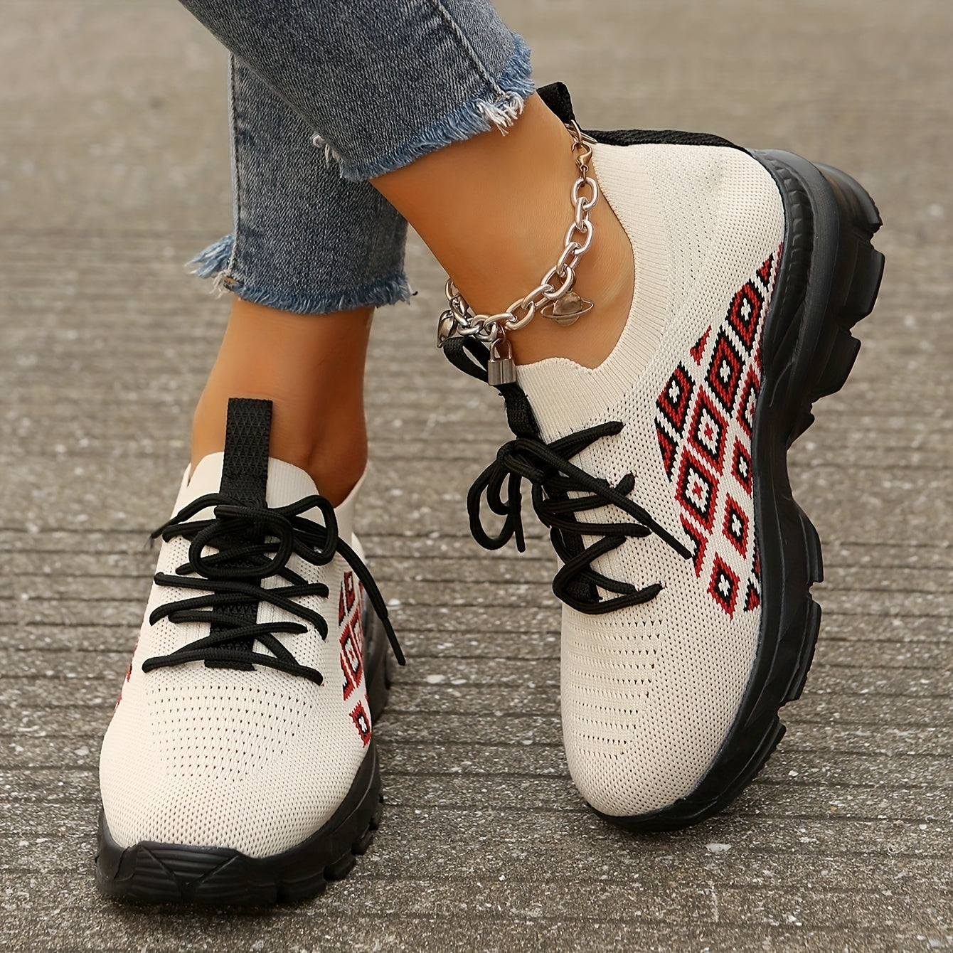 Women's Fashionable Breathable Mesh Road Running Shoes