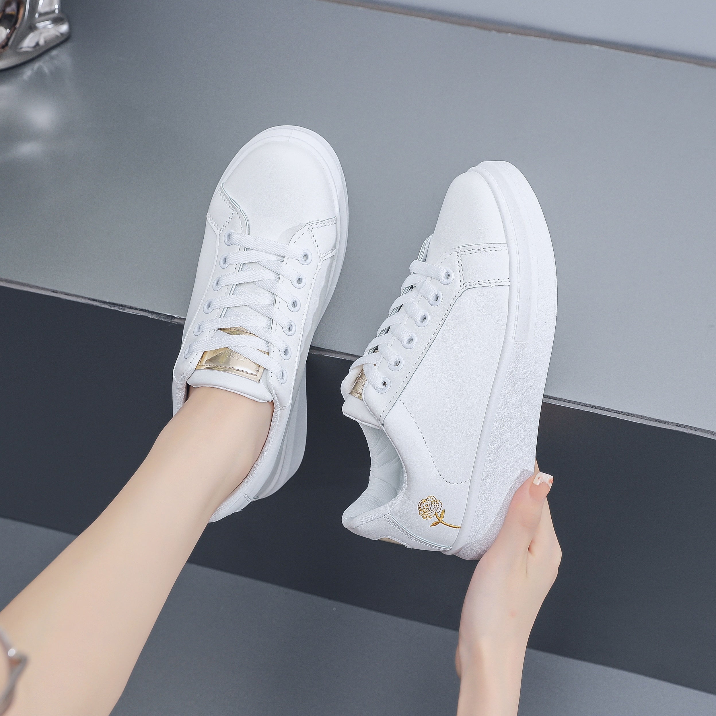 Floral Embroidered Skate Shoes Low Top Lace Up Breathable Platform Casual Shoes