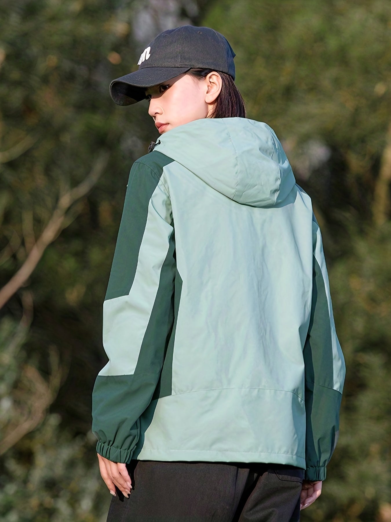 Women's Lightweight Windproof Waterproof Jacket for Spring & Autumn