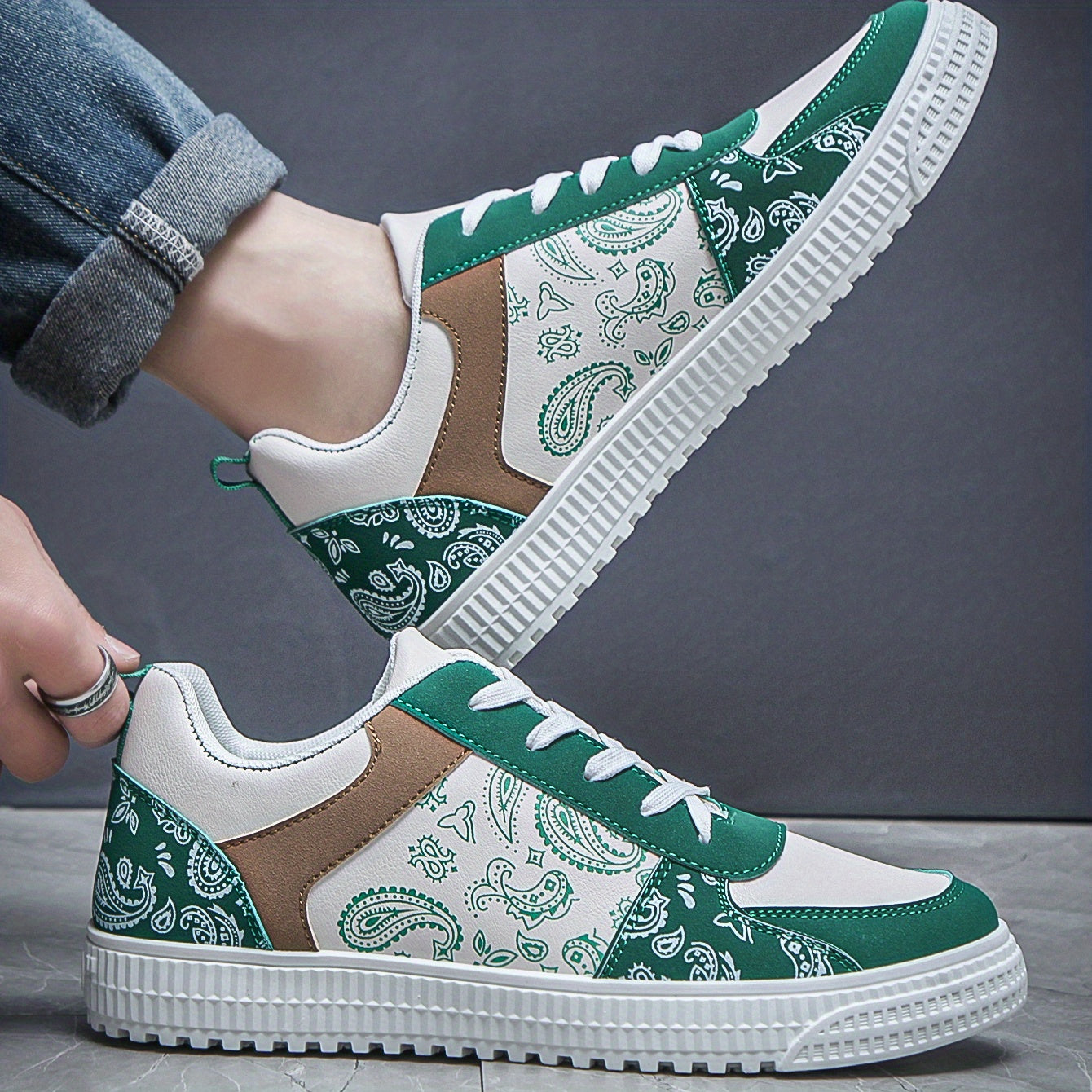Men's Paisley Print Low Top Lace-up Skate Shoes