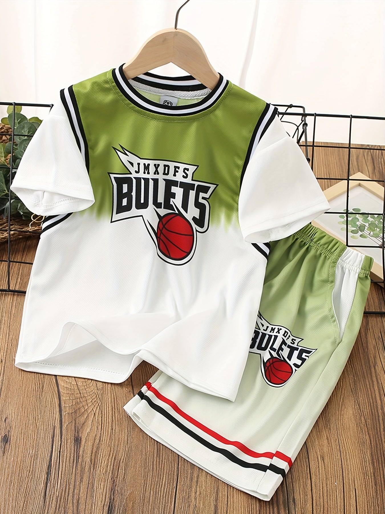 Boys Basketball & Letter Graphic T-Shirt & Shorts Jersey Set