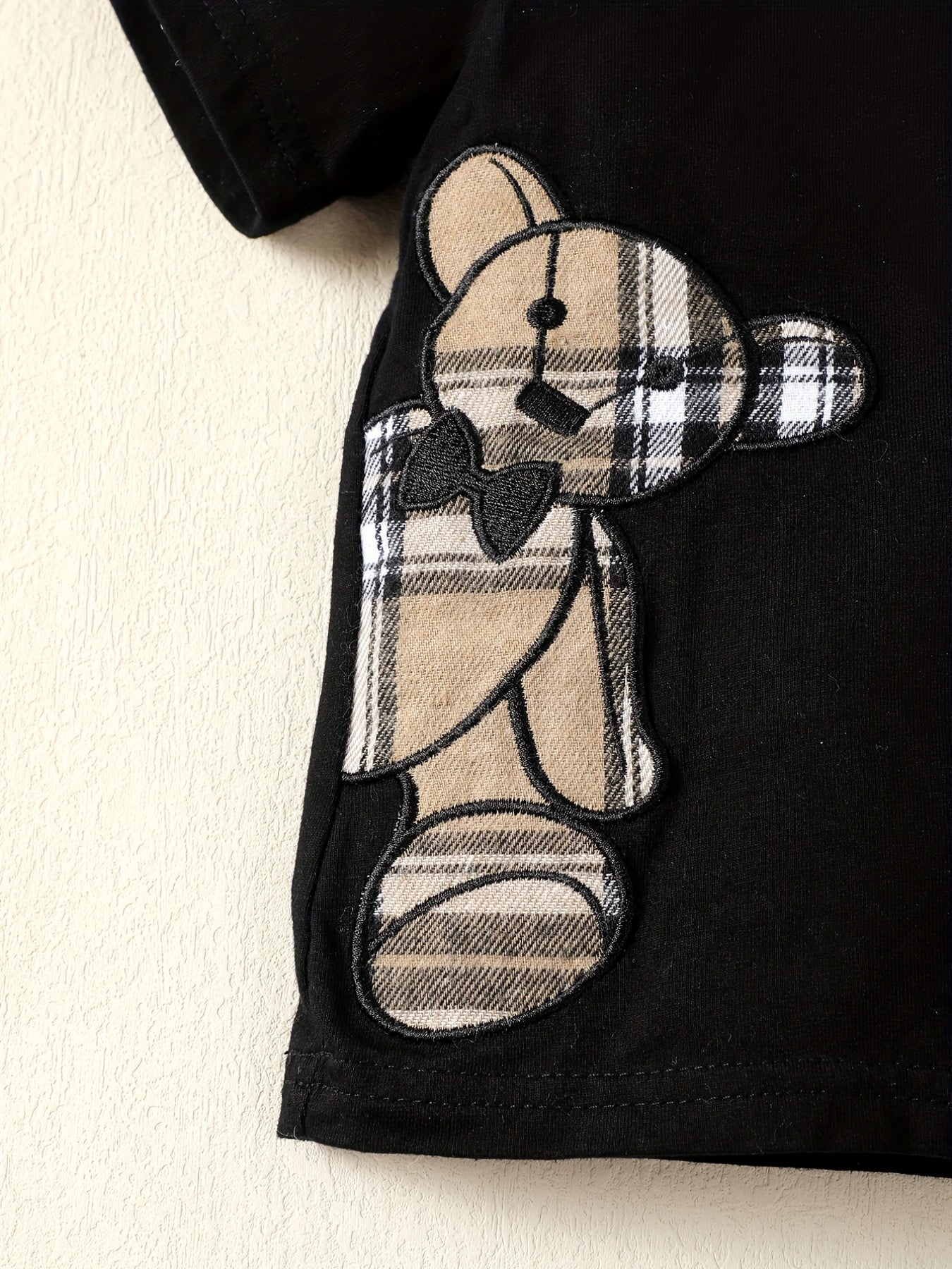 2pcs Baby Boys Bear Graphic T shirt & Plaid Shorts Set
