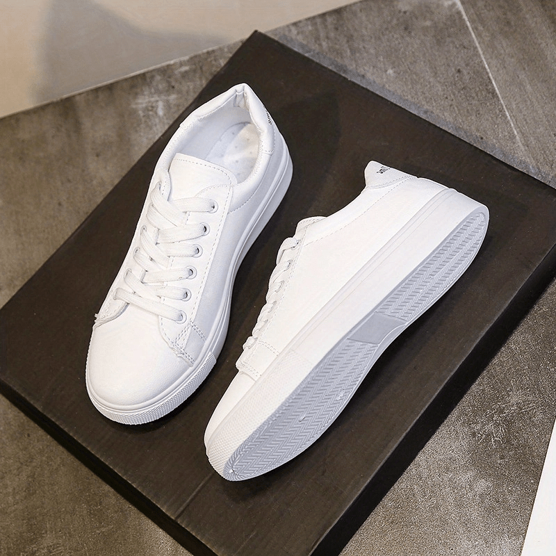 Women's Lace-Up Flat Skate Sneakers Low Top Walking Shoes