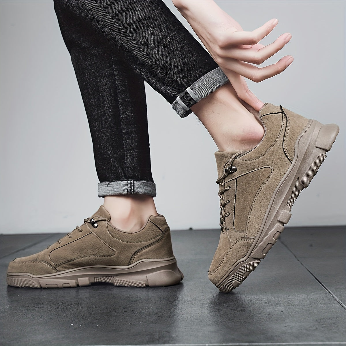 Men's Non Slip Sneaker for Youth - Wear Resistant