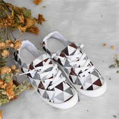 Triangle Pattern Flat Sneakers Lightweight Lace Up Casual Skate Shoes