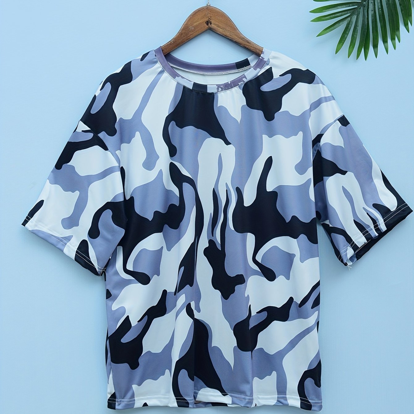 Women's Camo Short Sleeve T-Shirt for Outdoor Sports and Fitness