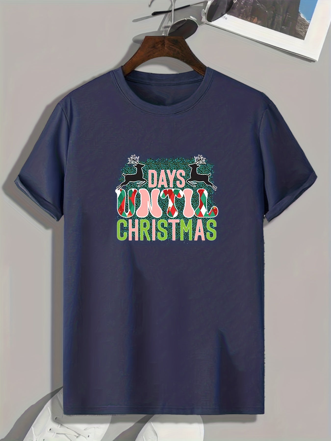 Christmas Pattern Men's Sports T-shirt - Fitness Gift