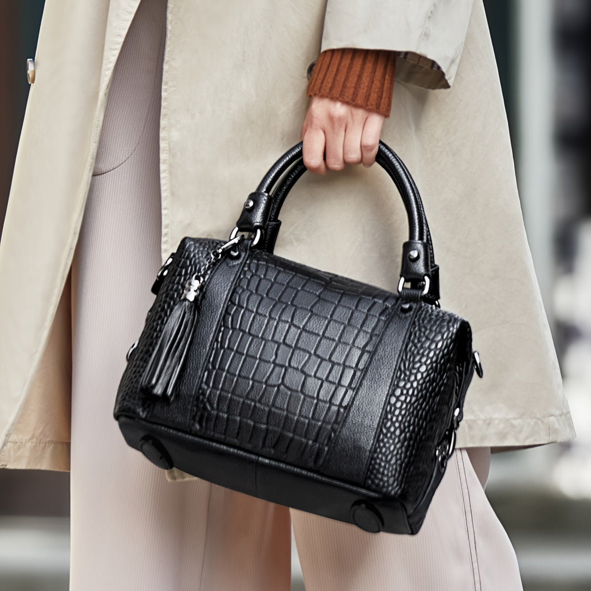 Vintage Leather Tote Bag Crocodile Pattern Zipper Closure Ideal for Commuting