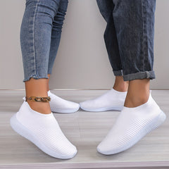 Lightweight Slip On Running Shoes Breathable Non Slip Outdoor Sneakers