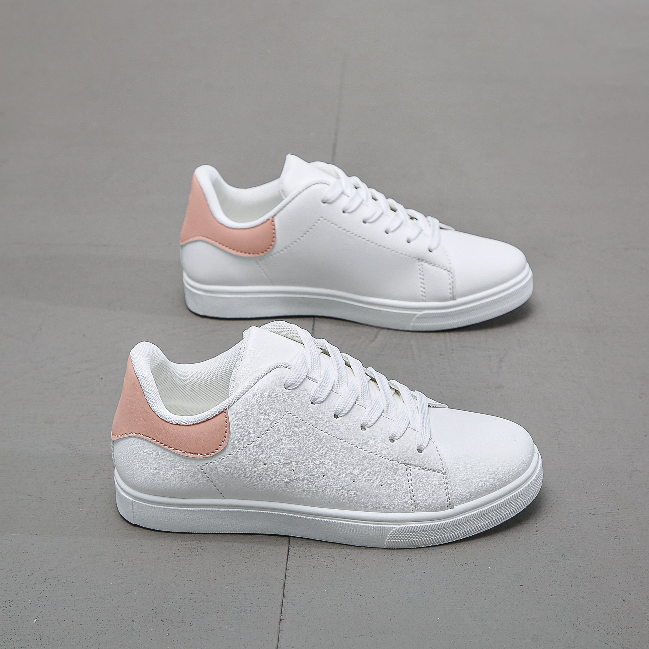 Women's Lace-Up Flat Skate Shoes Low Top Sneakers