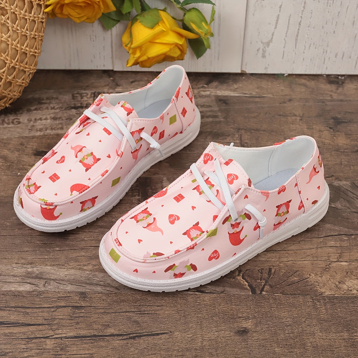 Women's Heart Skate Shoes Dwarf Pattern Flat Canvas Shoes