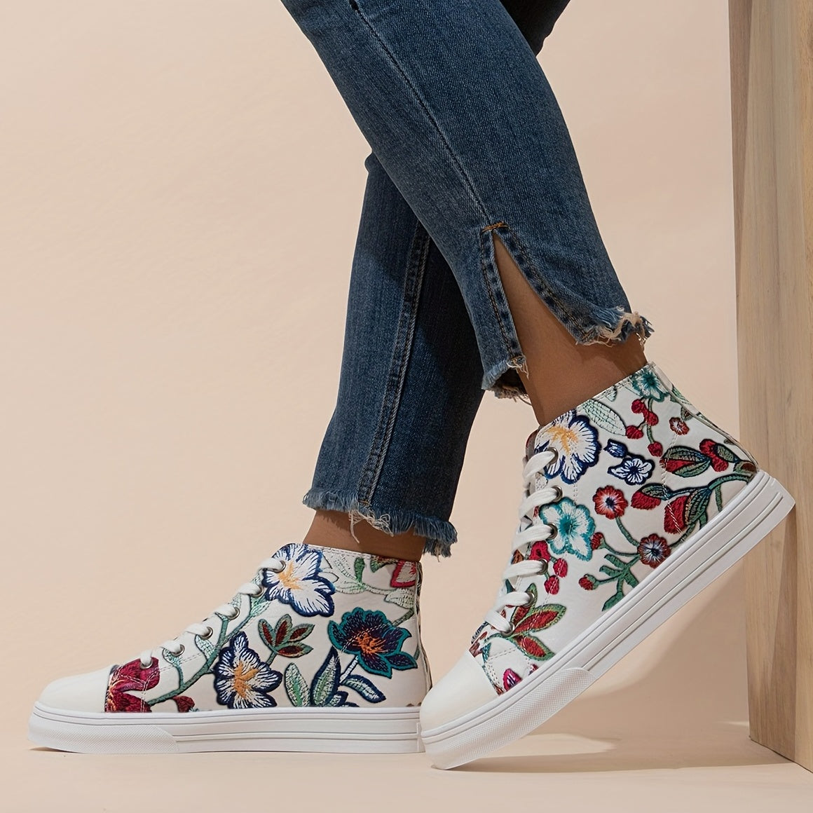 Flower Pattern Canvas Shoes Mid Top Lace Up Sneakers Lightweight Skate Shoes