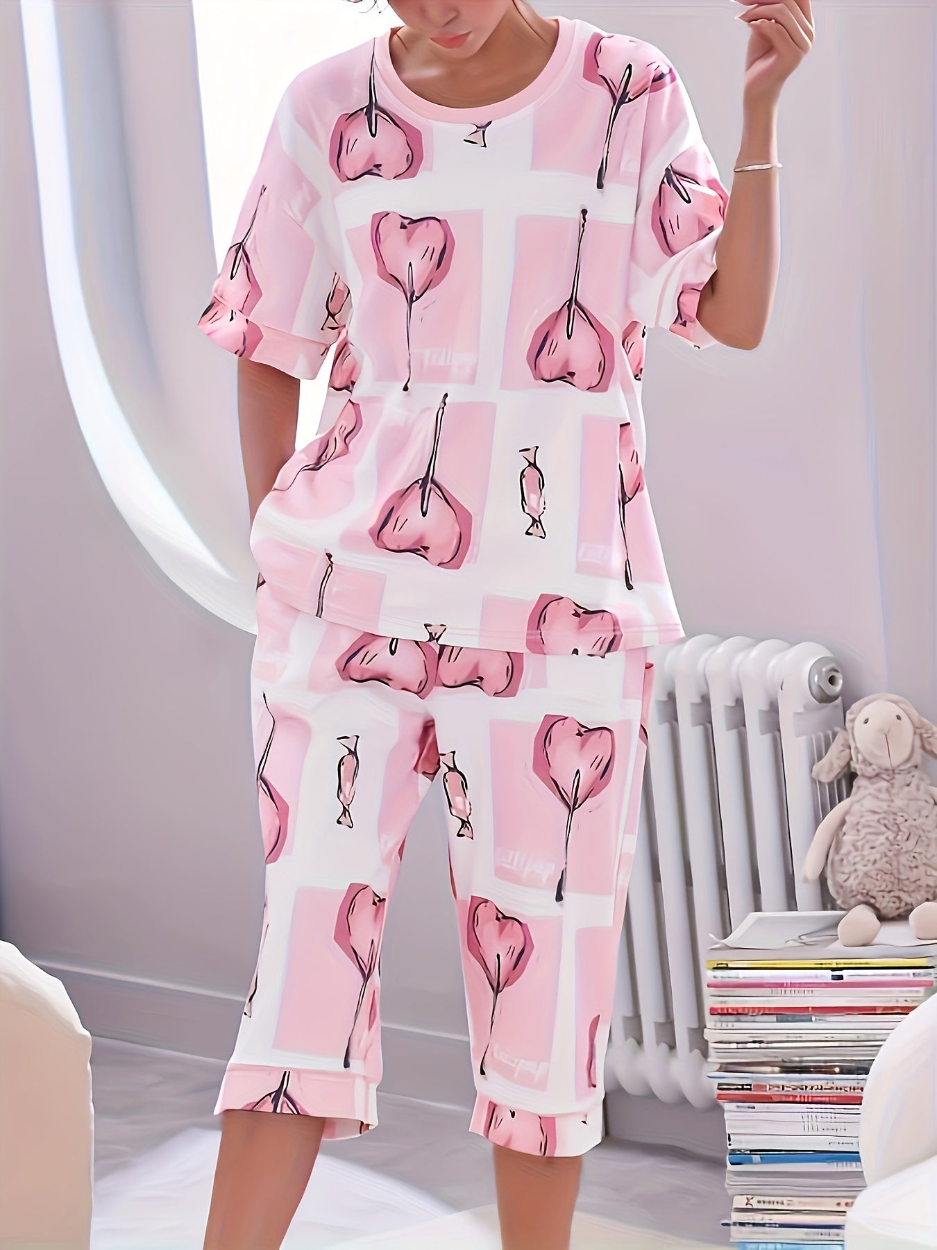 Heart Print Pajamas Set Crew Neck Top & Crop Pants Women's Sleepwear