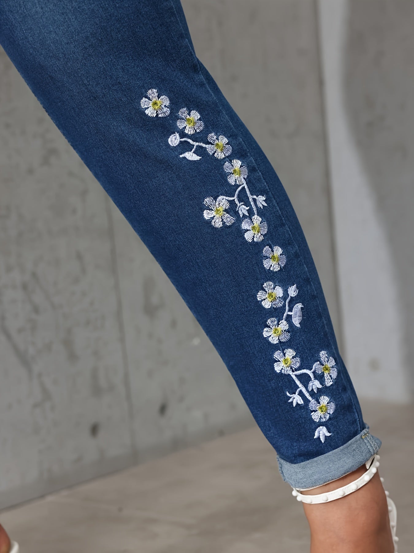 Plus Floral Embroidery High Rise Skinny Jeans
