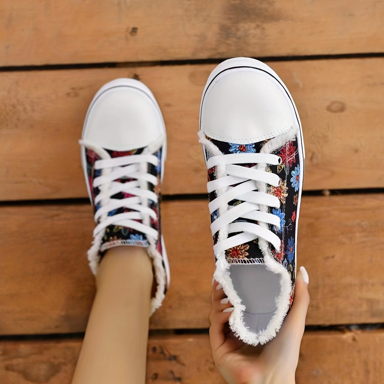 Women's Floral Pattern Flat Canvas Lace Up Low Round Toe Raw Trim Shoes