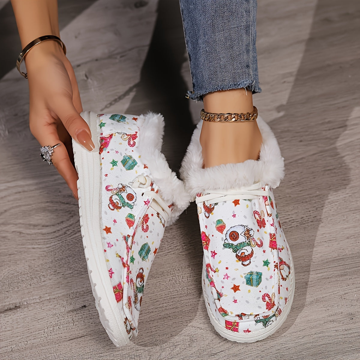 Christmas Cartoon Elements Print Skateboard Shoes Women's Low Top Sneakers