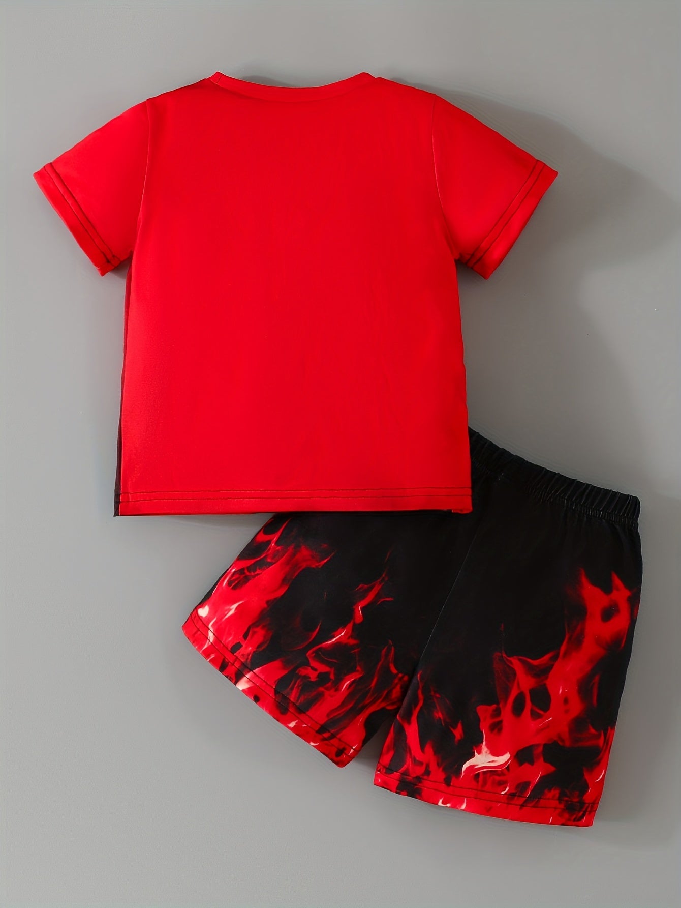 Boys Wolf & Flame Pattern Print T Shirt And Shorts Set