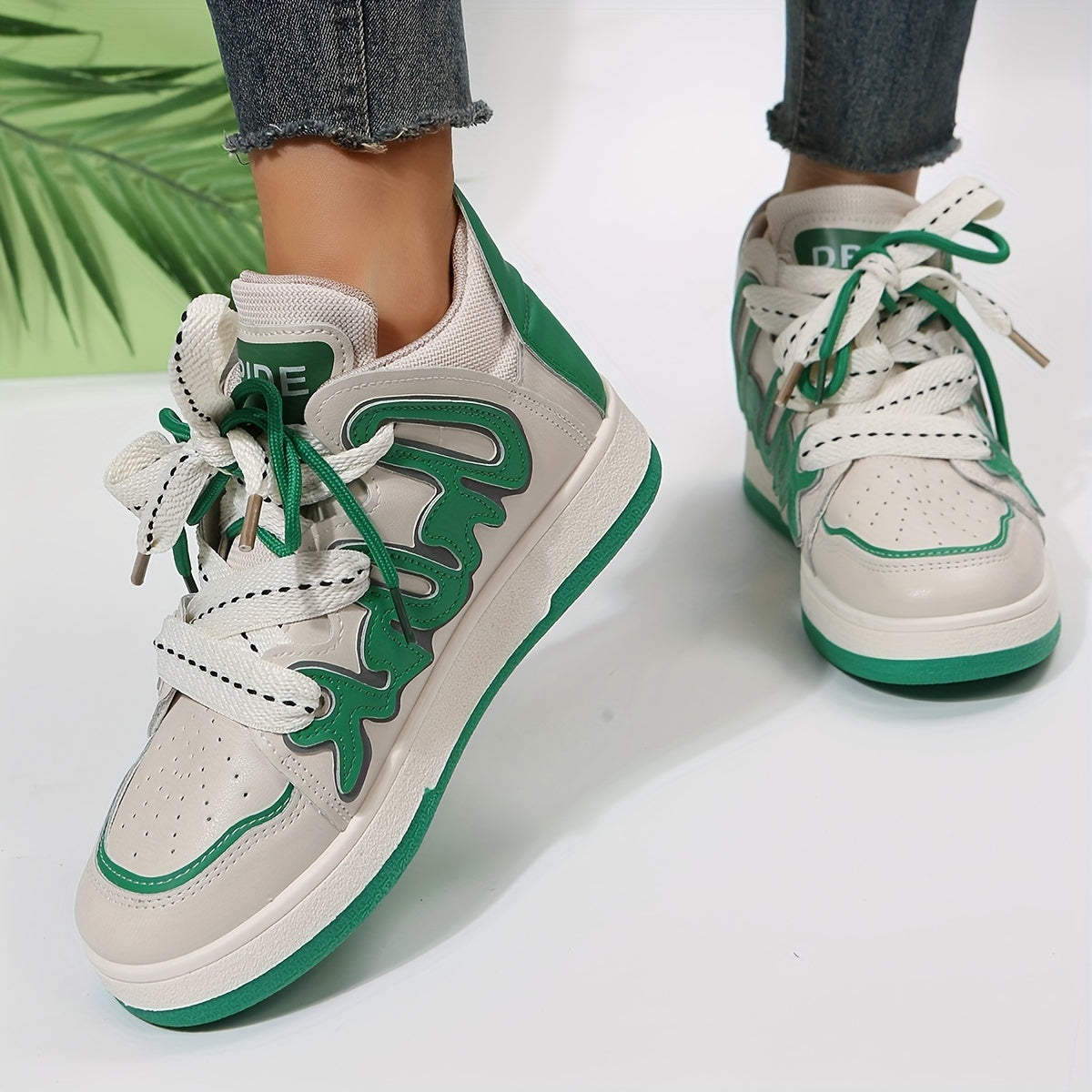 Women's Platform Skate Shoes Round Toe Lace Up Mid Top Sneakers