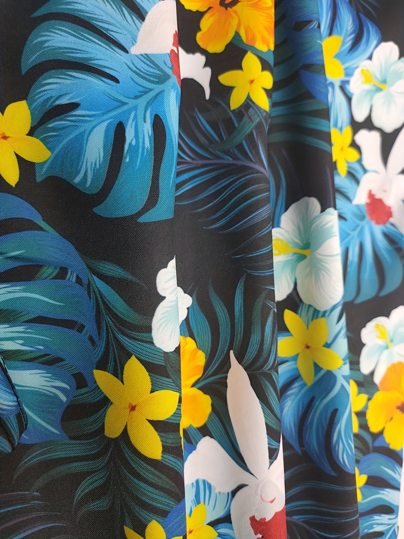 Tropical Flowers & Leaves Print Drawstring Shorts Men's Lounge Shorts