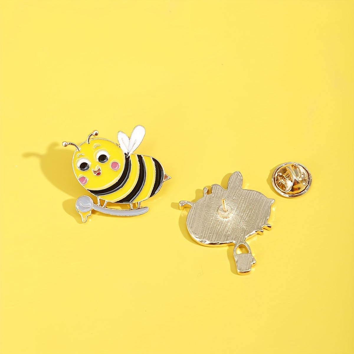 Sweet Little Bee Brooch for Girls - Alloy Pin for Clothes Bags and Accessories