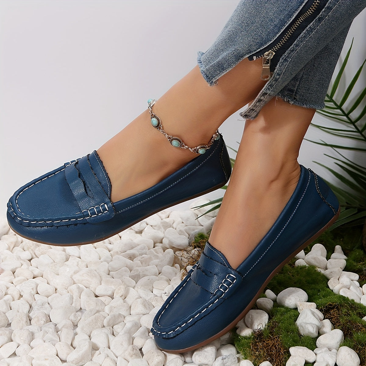 Women's Solid Flat Shoes Slip On Faux Leather Lightweight Walking Shoes