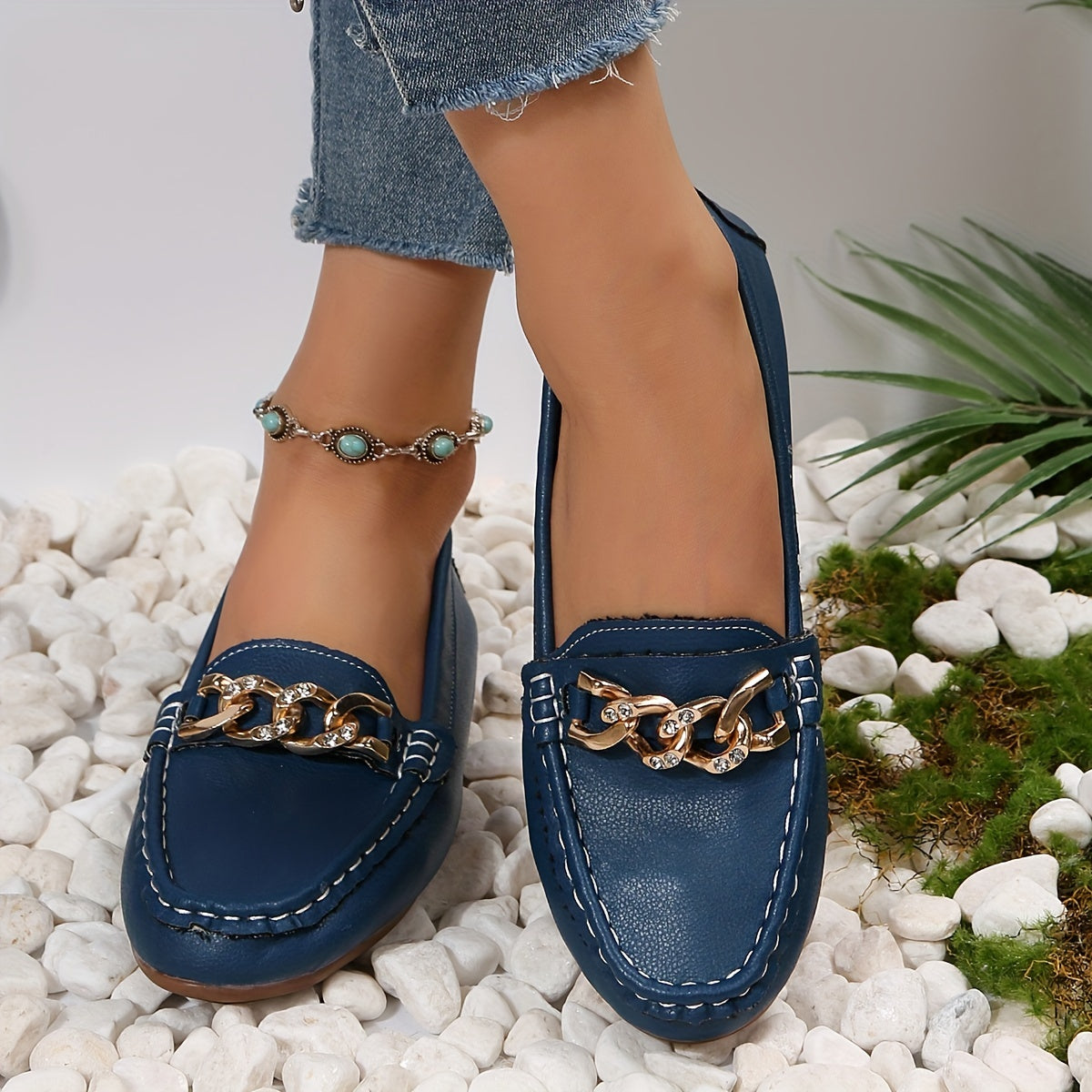 Women's Chain Decor Flat Shoes Casual Slip On Faux Leather Loafers