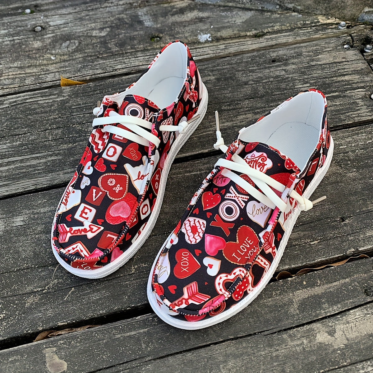 Women's Skate Shoes with Letters & Hearts Decor, Lightweight Lace-up Canvas