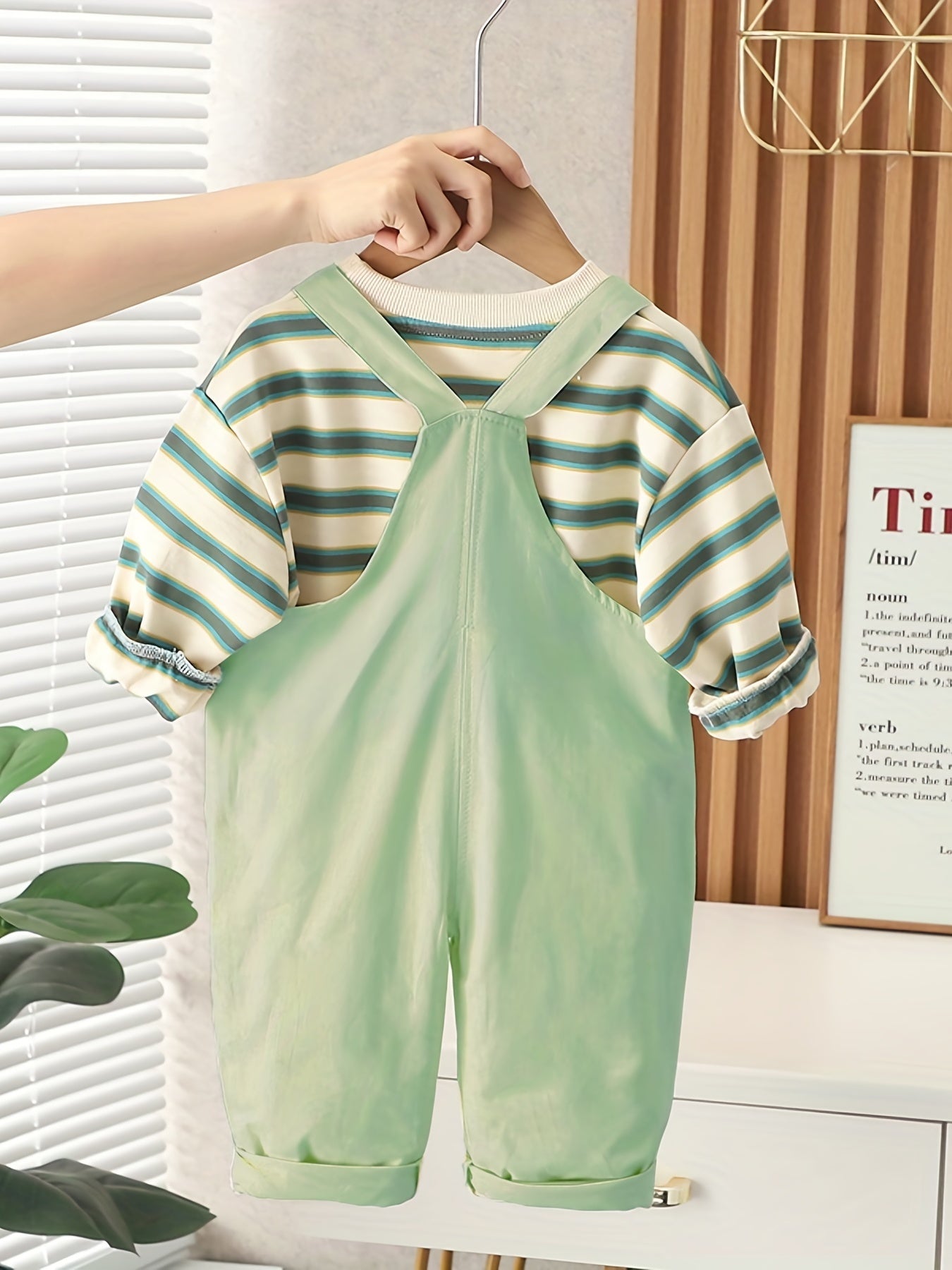 Crocodile Decor Boy's 2pcs Overalls & Sweatshirt Set