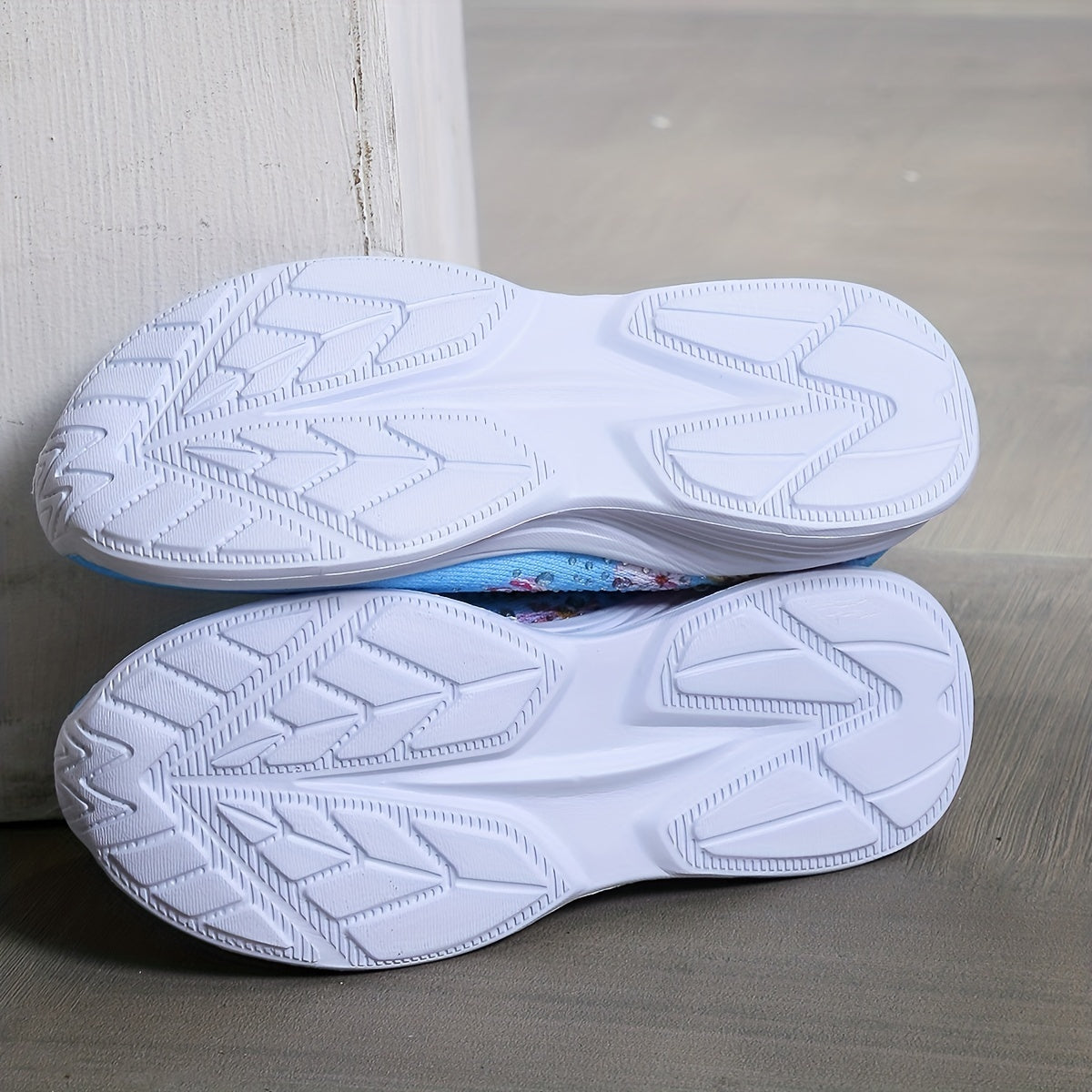 Rhinestone Decor & Flower Pattern Breathable Woven Shoes