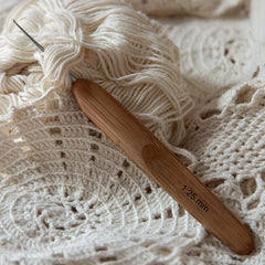 11pcs Ergonomic Crochet Hooks Bamboo Wooden Handle Small Size 0.5-3.0mm