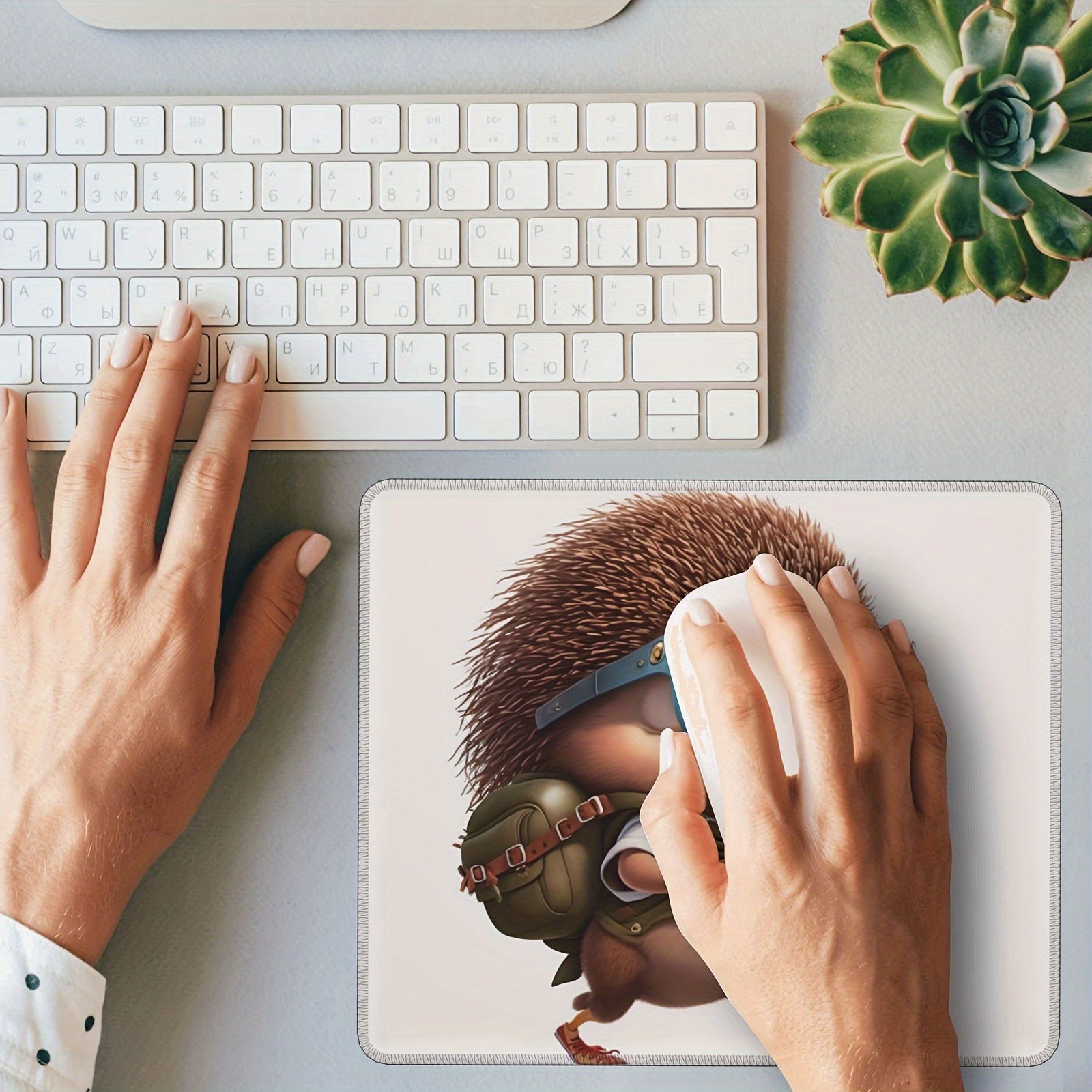 Small Hedgehog Pattern Square 20x24cm Mouse Pad Non-slip Rubber Lock Edge