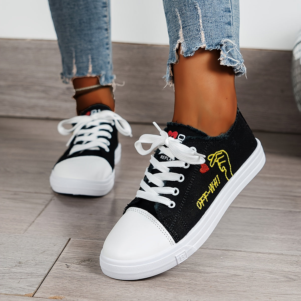 Women's Letter Print Canvas Shoes Casual Lace-Up Sneakers