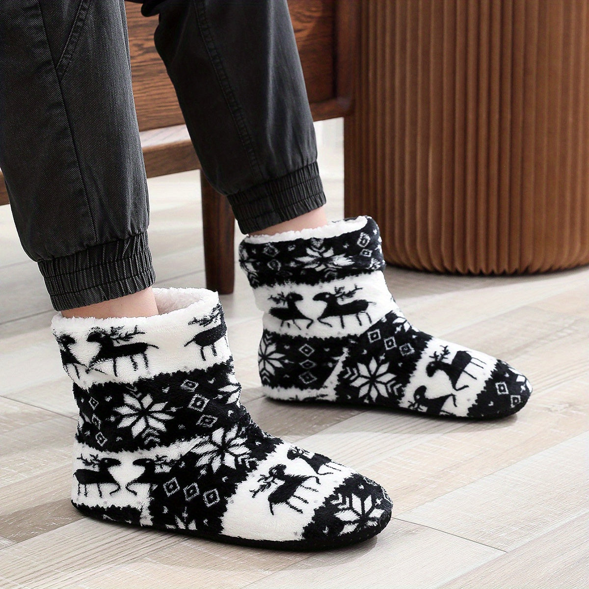 Reindeer & Snowflake Pattern Plush House Slippers for Men