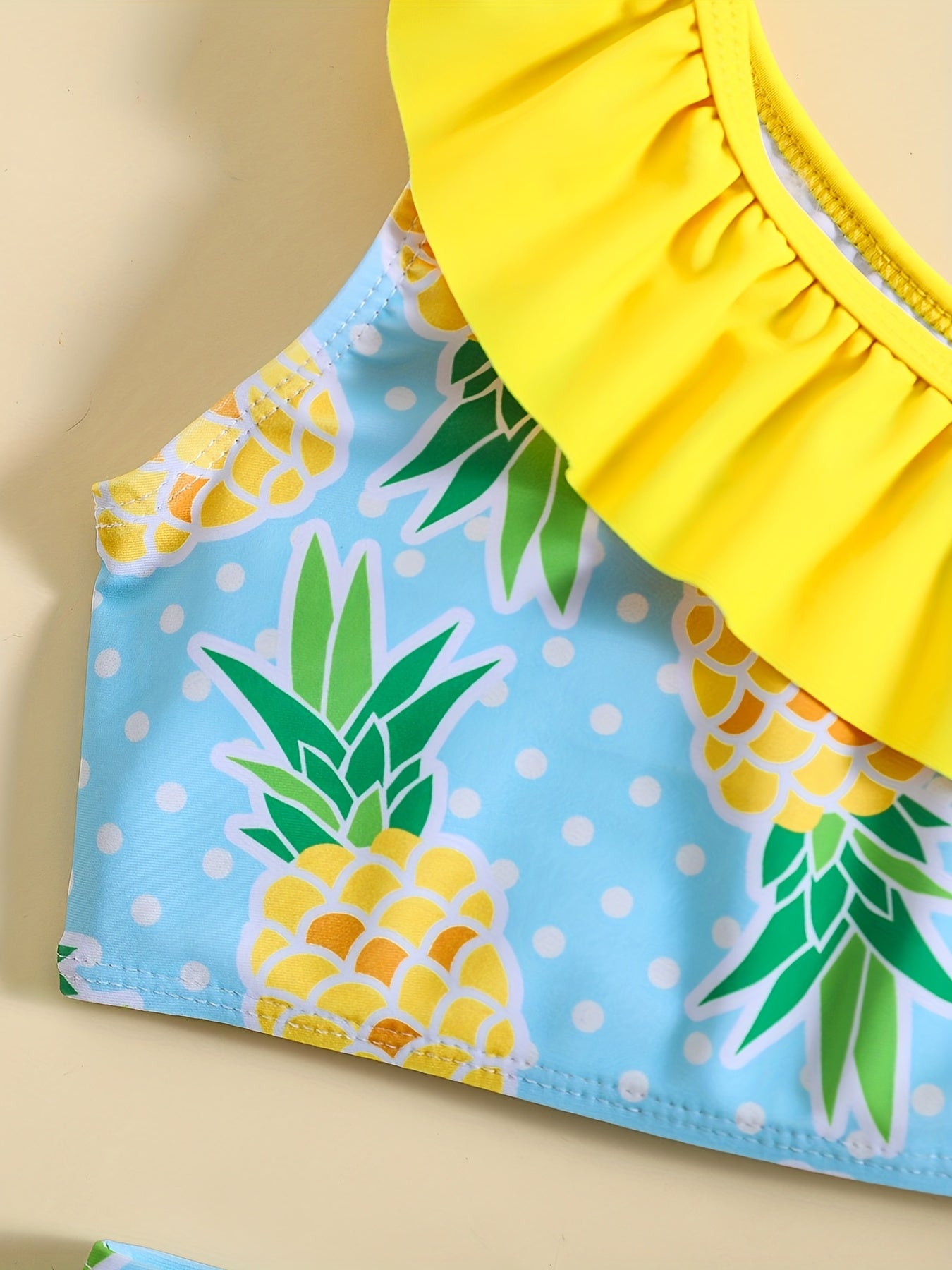 2pcs Girls Ruffled Trim Cami Top & Pineapple Shorts Bikini Set