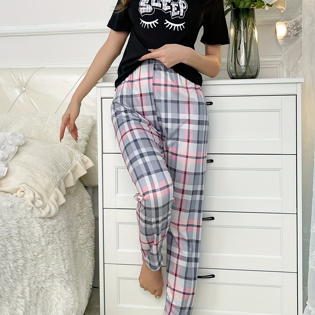 Letter & Eyelash Print Pajama Set Short Sleeve Crew Neck Top & Elastic Waistband