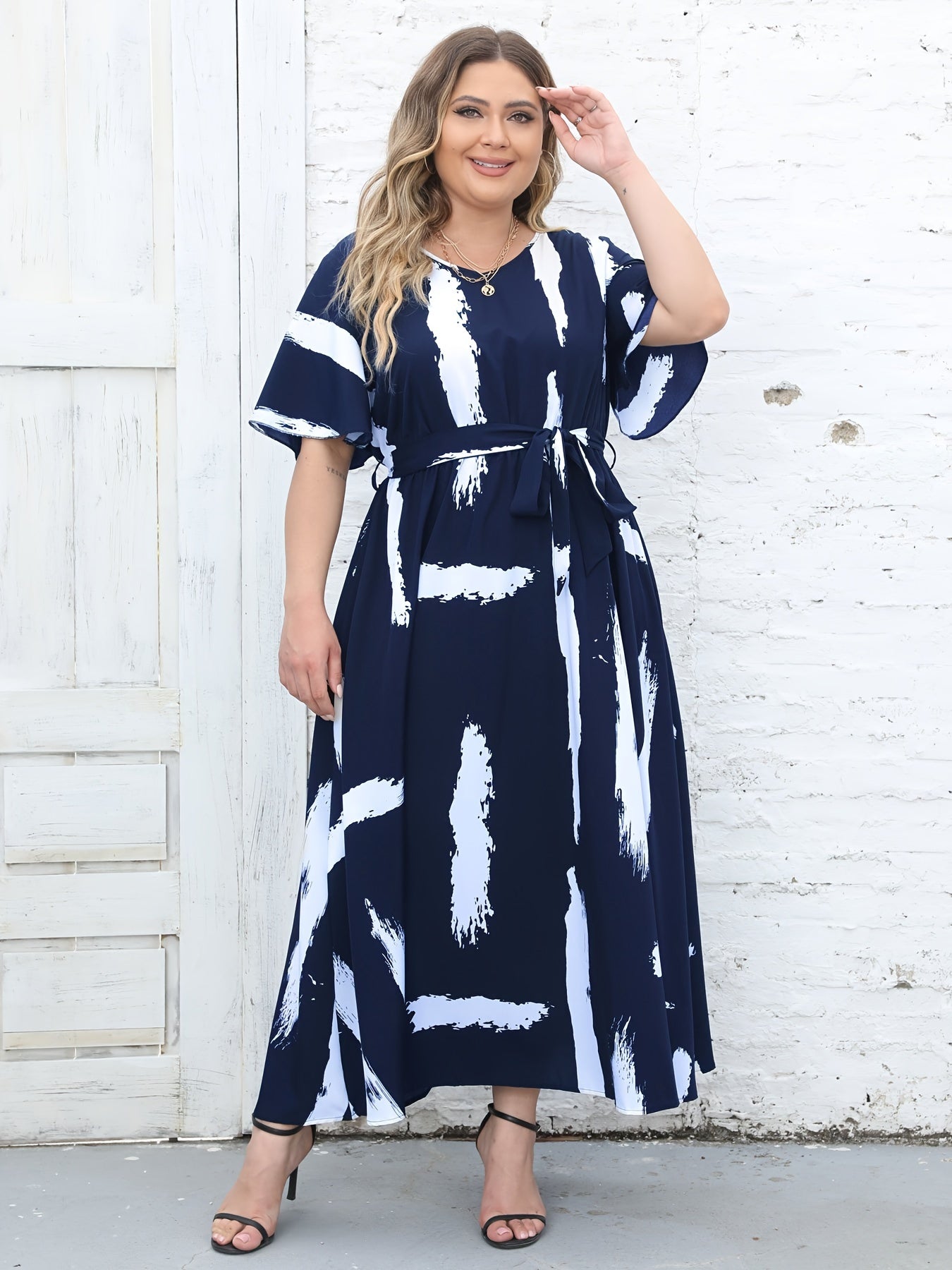 Plus Size Brush Print Short Sleeve V Neck Maxi Dress With Belt