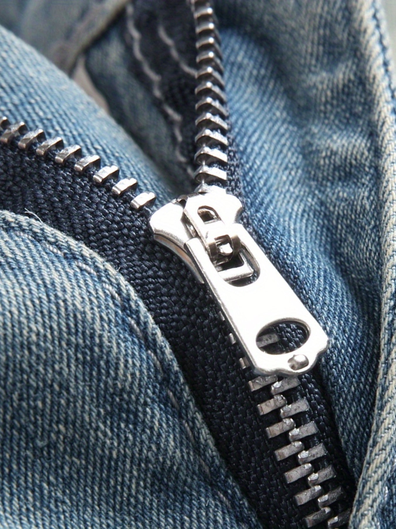 Boys Ripped Jeans Straight Cut Denim Pants for Spring and Autumn